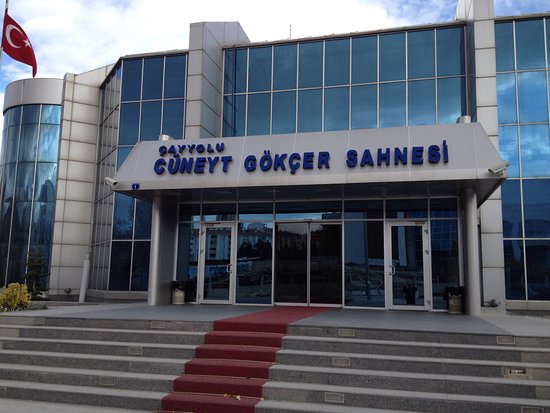 Cüneyt Gökçer Sahnesi